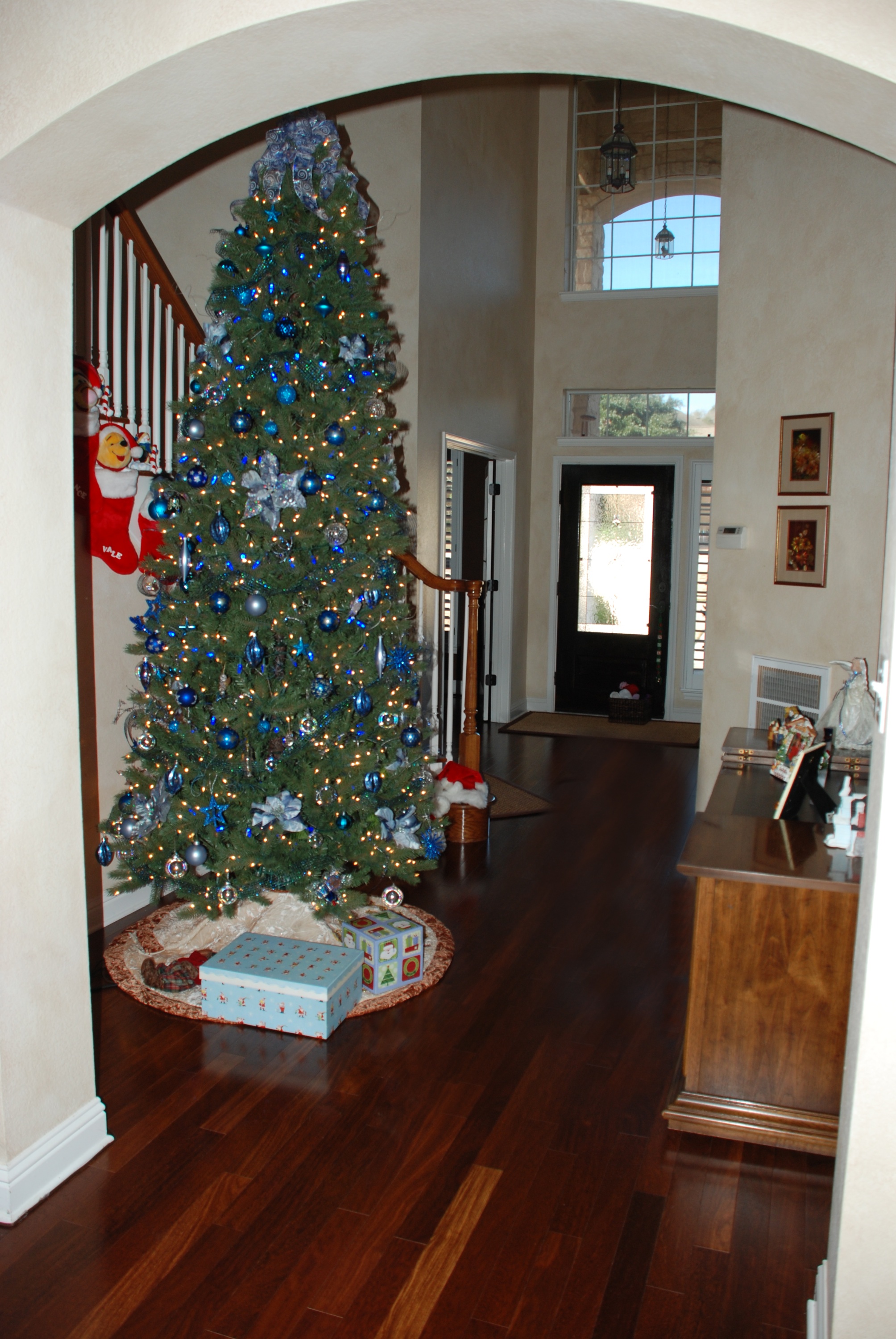 2013-12-14 08-38-29 Pre Christmas Decor.jpg